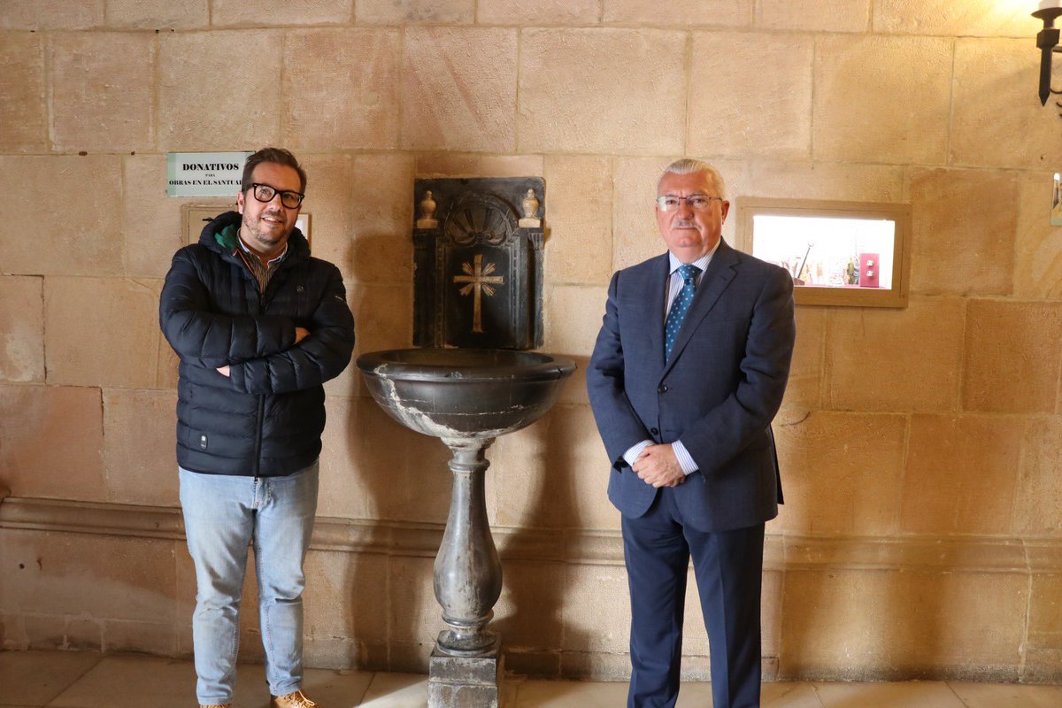 Comienza la restauración 😃de dos piletas de agua bendita 💧de corte neoclásico, situadas en los accesos al  Santuario de la Virgen de Linarejos, que el paso del tiempo y la cal del agua han deteriorado. 👎

Se llevará a cabo por <a href="/ubedarte/">Ubedarte</a>🔝

#arte #cultura #patrimonio #Jaén