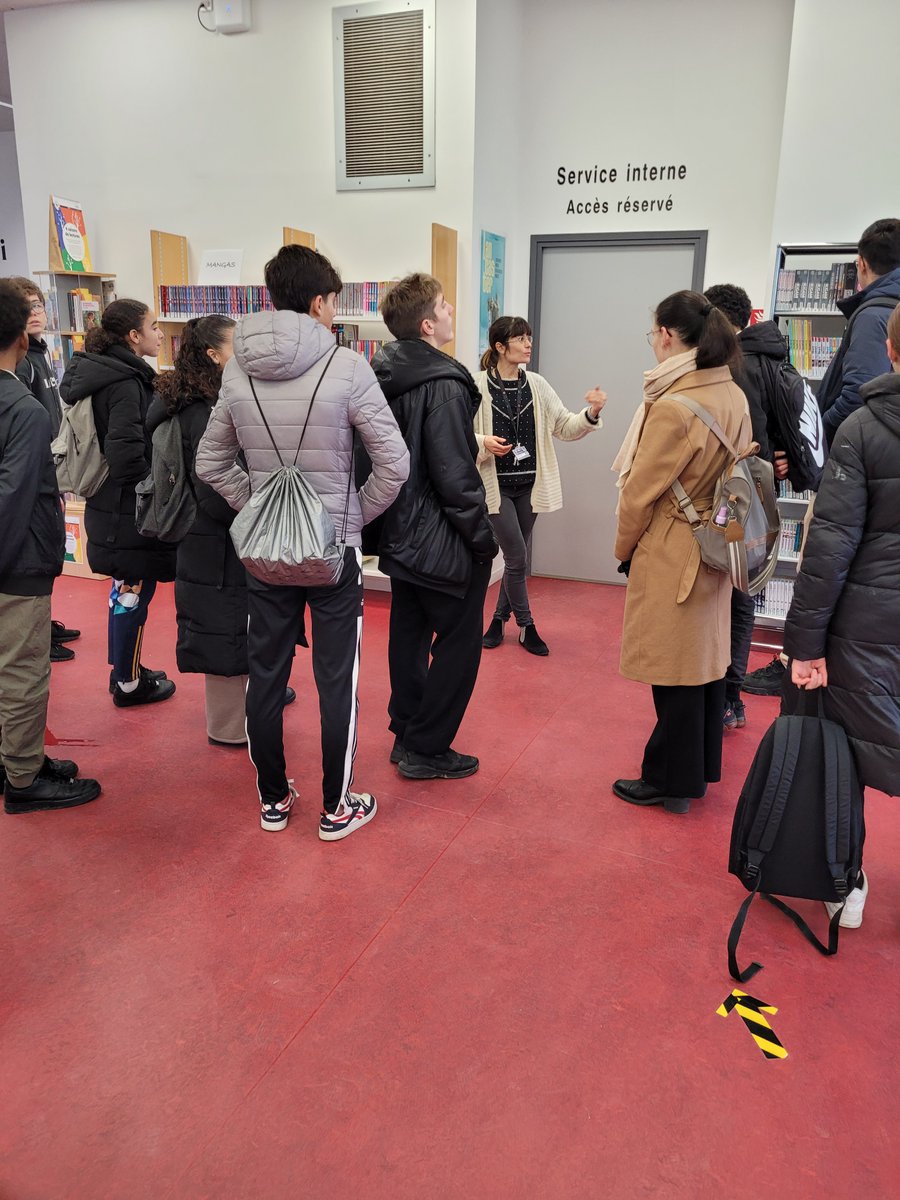 L'UFR SEN a accueilli ce matin, les élèves de 3e du Collège Paul Fort de Reims, pour une découverte du monde universitaire afin de les sensibiliser au plus tôt  à leur avenir.<a href="/bureims/">Bibliothèque universitaire de l'URCA</a> <a href="/universitereims/">Université de Reims Champagne-Ardenne</a> #sciences #université #enseignementsupérieur
