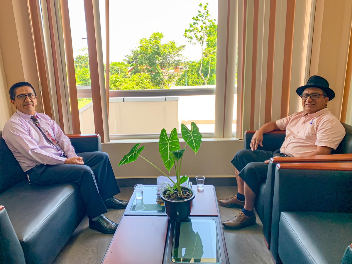 MoronaCJ's tweet photo. El Director Provincial de @MoronaCJ (E), Abg. @LuisSarango11, y el Dr. @lorgerg, Presidente de la Corte Provincial de Justicia, se reunieron para coordinar actividades y evaluar el Servicio de Justicia en la provincia. https://t.co/LhQwXBHOsR
