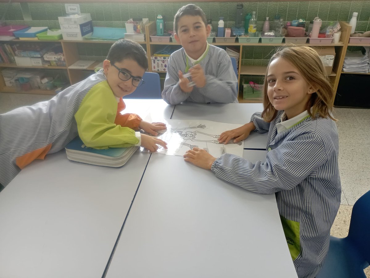 manyanetblanes's tweet image. A #3rEP repassem els continguts de Science fent estacions, uns fem #kahoot i els altres un joc per situar els óssos. És genial! 🦴🩻 #josocmanyanet #blanes #juntsiambesperança