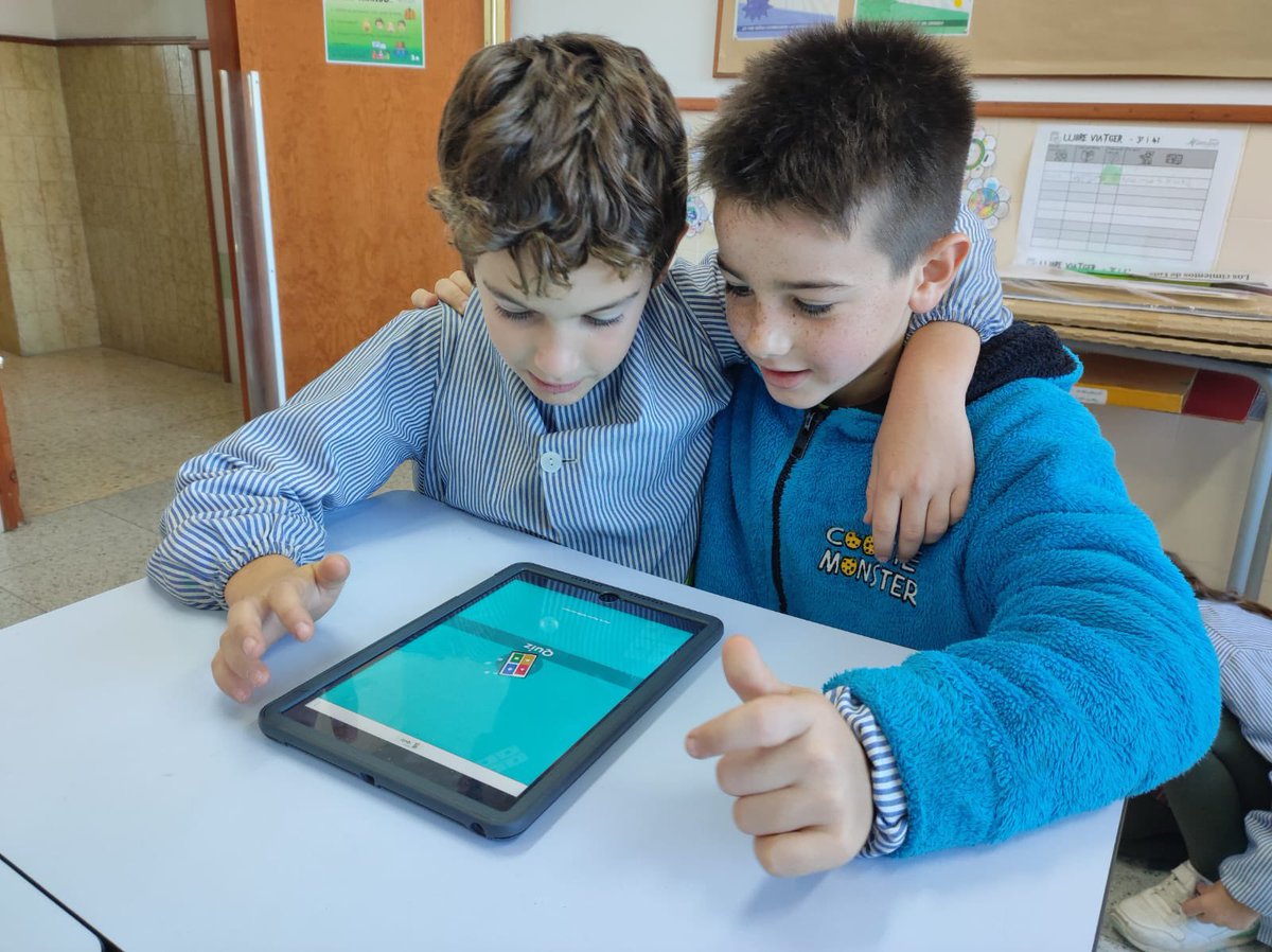 manyanetblanes's tweet image. A #3rEP repassem els continguts de Science fent estacions, uns fem #kahoot i els altres un joc per situar els óssos. És genial! 🦴🩻 #josocmanyanet #blanes #juntsiambesperança