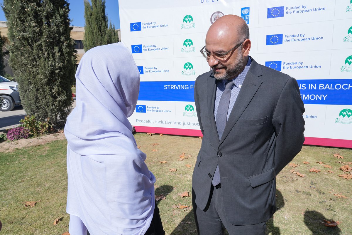 What's more inspiring than a woman lawyer bringing justice to people, you ask? Tens of them, more knowledgable and determined than ever to #DeliverJustice!

A glimpse of #UNDPinPakistan RR <a href="/samuelrizk/">Sam Rizk</a> &amp; the young women lawyers of Balochistan sharing their incredible stories!