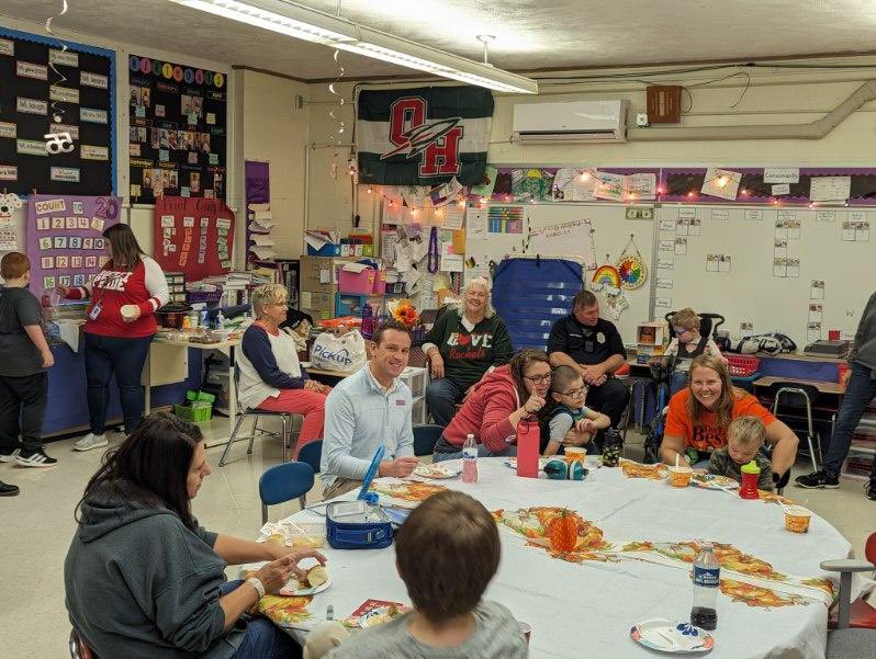 BCS_StudentSvcs's tweet photo. Had a wonderful Thanksgiving feast with some of our friends in Mrs. W’s class. Happy Thanksgiving! https://t.co/XJRvjOVkZZ
