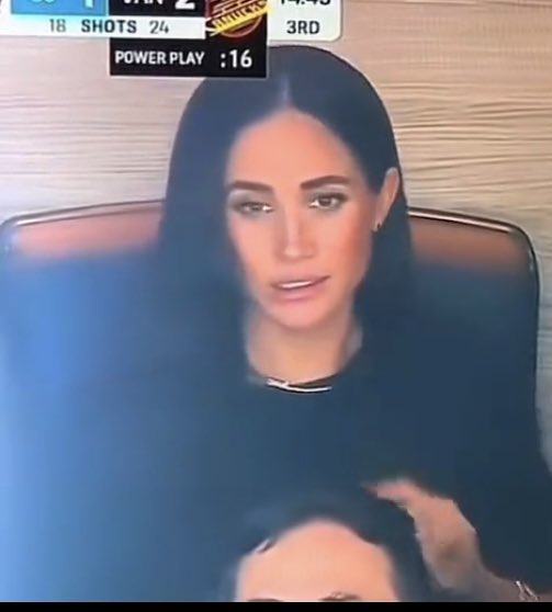 Meddy3838's tweet photo. I think #MeghanMarkle has had a cosmetic procedure that’s gone wrong on the right side of her face. Asymmetric result of some kind. She looks extremely different to just some months ago. Initially I thought it was the weight loss, but it’s definitely asymmetry. https://t.co/i0PEp18tx3