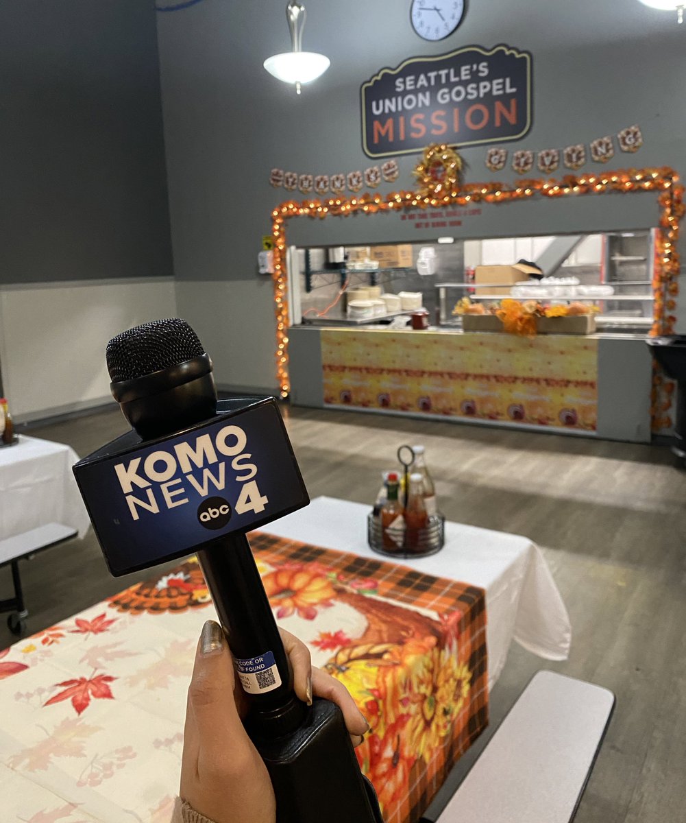 tyrahmajors's tweet image. Happy Thanksgiving! We are live at @SeattlesUGM! 
Volunteers and staff plan to serve 1000 meals to those most vulnerable in our community. @komonews #KOMONews