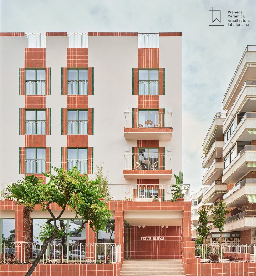 > Premios Cerámica 2023
  
> Muy contentos de anunciar que la transformación de un edificio abandonado en 27 apartamentos ha resultado Finalista de la XXII Edición de los Premios nacionales Cerámica 2023 organizados por ASCER!