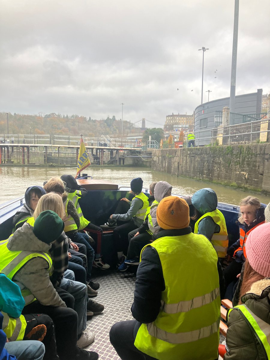 StAgnesAce's tweet photo. Bristol, Day 2, part 1: A walking tour with born and bred Bristolian, Miss Cross and a boat tour down the River Avon. #AsOne #kernowlearning https://t.co/KKtafKcLhS
