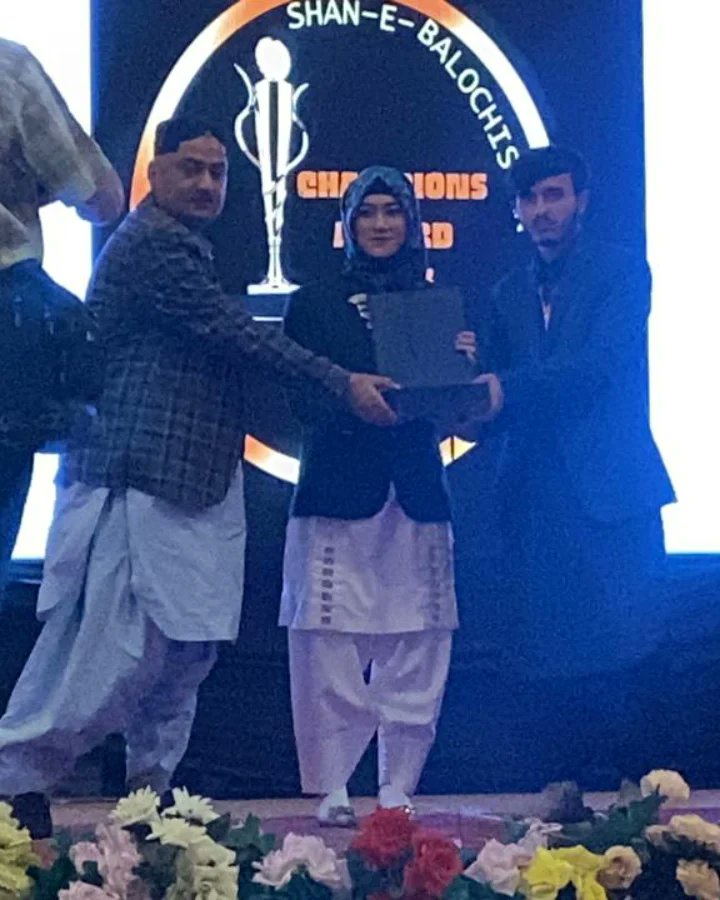 Sabirabatool10's tweet photo. THANK YOU SO MUCH ❤🤞💋 SHAN E BALOCHISTAN CHAMPIONS AWARD 2023 https://t.co/nUuN6DJ30N