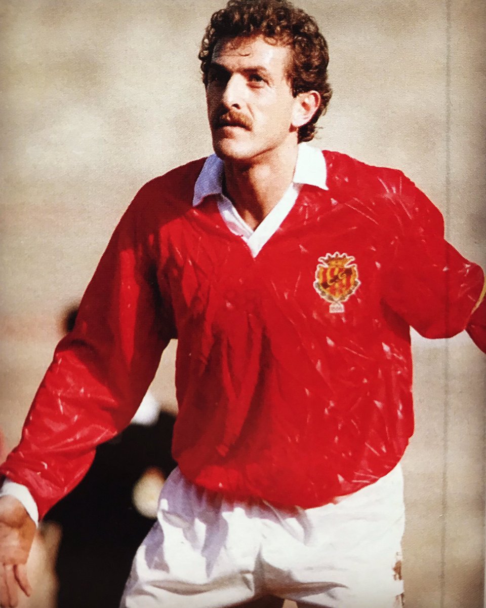 Bon dijous Nastiquers! Avui toca #Tbt i toca parlar del jugador amb més partits jugats a la història del nostre Gloriós <a href="/NASTICTARRAGONA/">NÀSTIC DE TARRAGONA</a>. La llegenda Santi Coch <a href="/Santicoch3/">S.Coch</a>.⬇️