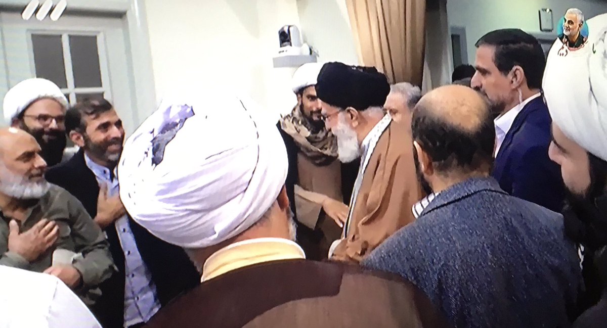 fatemisadr_ir's tweet image. تازه پشت گوشی با خط مقدم جنوب لبنان صحبت کردهییم؛ میداند که در سوریه و عراق جنگیدهام؛ میگوید: با حاج قاسم عکس داری؟ میگویم: گوشی برای ما ایرانیها ممنوع بود، اما یک عکس بهتر دارم. سیدالقائد را که میبیند، میشکفد...