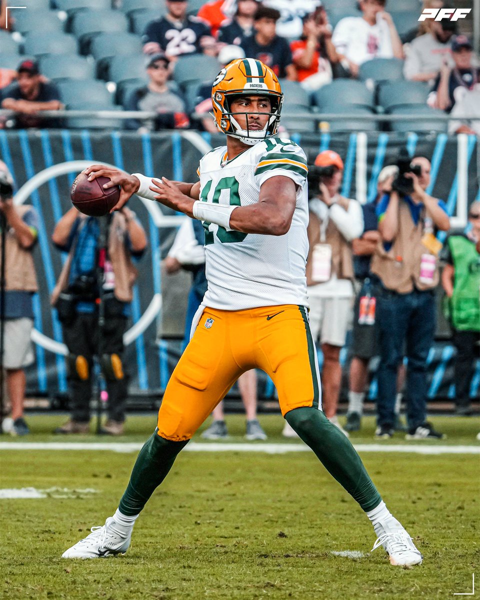 PFF's tweet photo. Jordan Love at the half:

15/20
189 yards
2 TDs / 0 INTs
23-6 lead

🔥 https://t.co/4BQyaob4pt