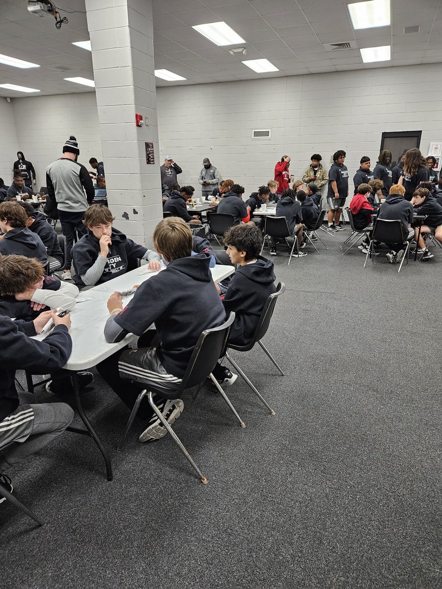 gctitansfb's tweet photo. We're grateful for the opportunity to practice on Thanksgiving Day. Shoutout to our parents &amp; supporters for our team breakfast! #win3 #PREPARE https://t.co/iZl5WXKSPA