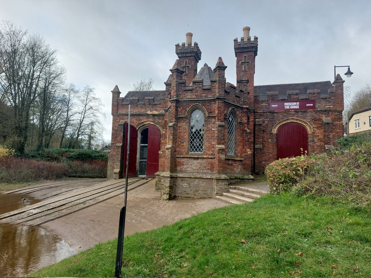 Latest <a href="/KeeleUniversity/">Keele University 🐿️</a> &amp; <a href="/IGMTarch/">Archaeology at the Ironbridge Gorge Museums</a> research event is this evening's seminar on 'reuse &amp; recycle: the role that the industrial heritage buildings &amp; sites play in the UK's net zero strategy' held in the Severn Warehouse (a bldg  floods annually) <a href="/AIA_YMB/">@AIndustrialArch Young Members Board</a> <a href="/SPMA/">Soc Post-Med Archaeology</a> <a href="/archaeologyuk/">ArchaeologyUK</a>
