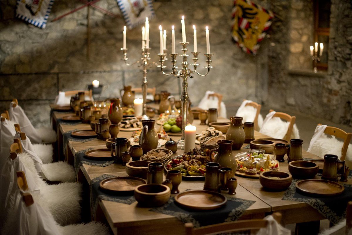 JRRTolkien's tweet photo. "If more of us valued food and cheer and song above hoarded gold, it would be a merrier world."
— Thorin, 'The Hobbit' #HappyThanksgiving https://t.co/pT0x91DNK8