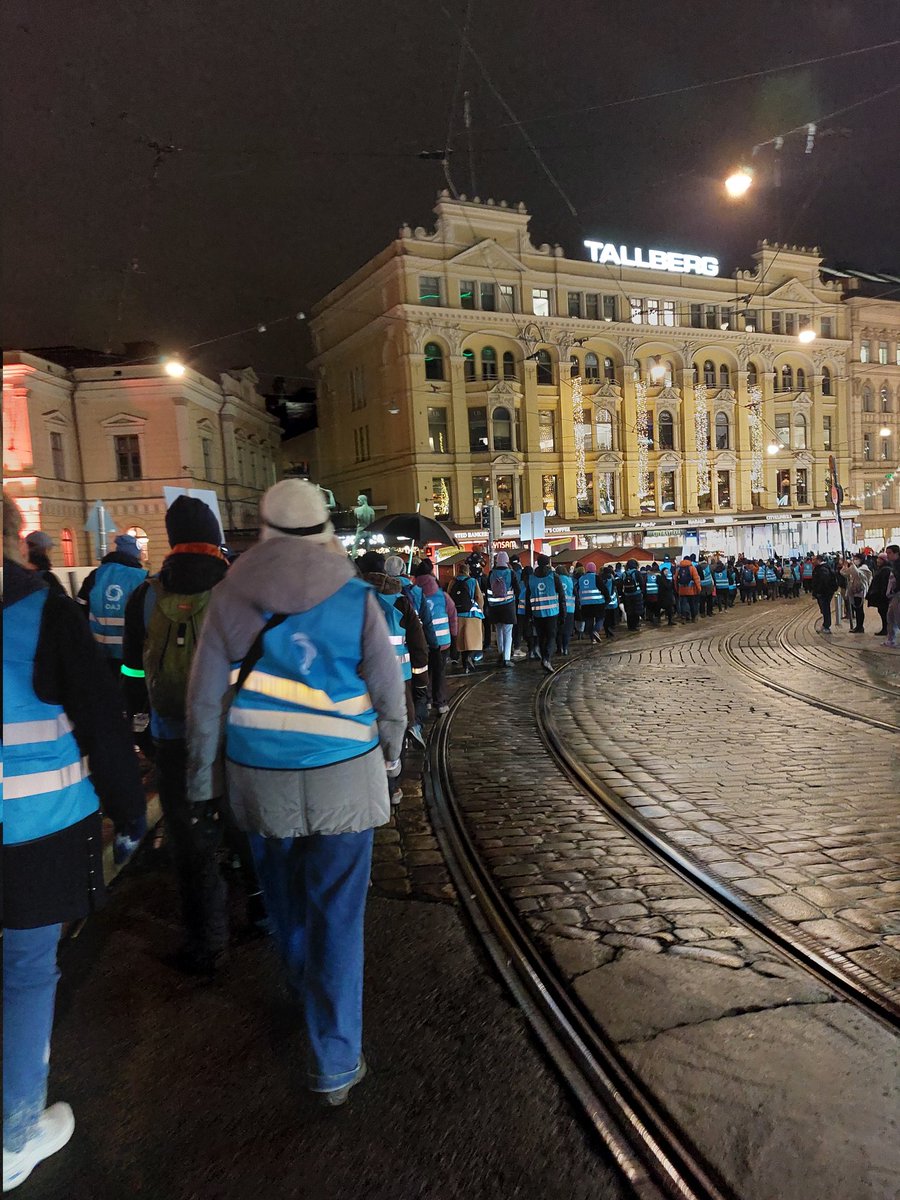 Idag var det dags igen att dra ut på gator och torg! 🤩💪
Idag marscherade vi för en bättre arbetsmarknadspolitik och för rätten att avtala!
#valotpäälle #oikeussopia 
 <a href="/oajry/">OAJ</a>