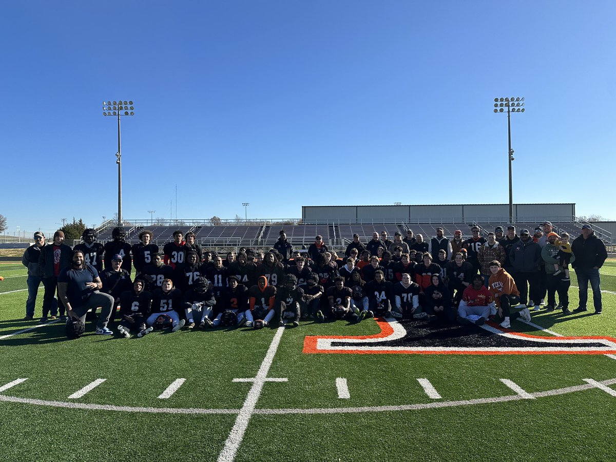 Happy Thanksgiving to Tiger Nation! We had a great Thanksgiving day practice this morning with our alumni in attendance. Thankful for Tiger Nation! 2 more days!
#onceatigeralwaysatiger