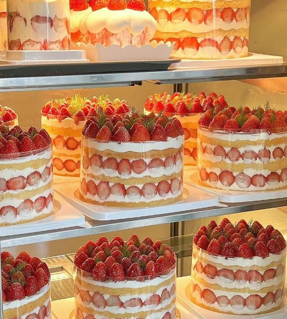 daily_dolce's tweet photo. Strawberry desserts at a bakery https://t.co/LYBWcRTDKO