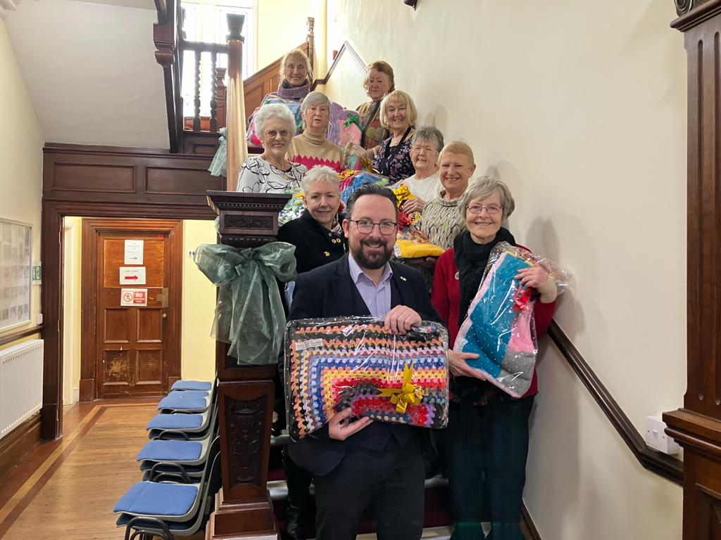 caerphillymine1 (@caerphillymcc) on Twitter photo 🧶Our blanket handover ceremony was on Monday 20th November. We were joined by volunteers that were involved in the project and Hefin David MS <a href="/hef4caerphilly/">Dr Hefin David MS/AS</a> presented blankets to <a href="/LlamauUK/">Llamau</a>, Caerphilly Cares and the Parent Network.
👉caerphillyminerscentre.co.uk/blanket-handov… 🧶Our blanket handover ceremony was on Monday 20th November. We were joined by volunteers that were involved in the project and Hefin David MS <a href="/hef4caerphilly/">Dr Hefin David MS/AS</a> presented blankets to <a href="/LlamauUK/">Llamau</a>, Caerphilly Cares and the Parent Network.
👉caerphillyminerscentre.co.uk/blanket-handov…