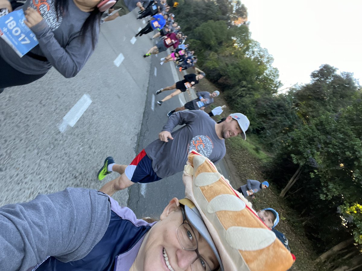 erinnstumpf's tweet photo. Our annual Run to Feed the Hungry Thanksgiving morning! More than 31,000 registered runners this year supporting the Sacramento Food Bank! #RTFTH #30yearsofRTFTH https://t.co/1sSRlTJIUQ