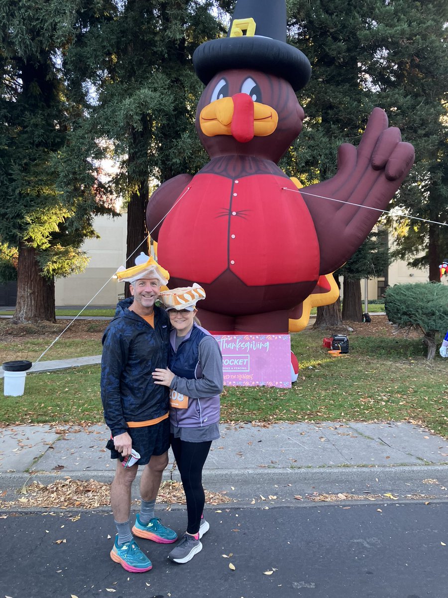 erinnstumpf's tweet photo. Our annual Run to Feed the Hungry Thanksgiving morning! More than 31,000 registered runners this year supporting the Sacramento Food Bank! #RTFTH #30yearsofRTFTH https://t.co/1sSRlTJIUQ