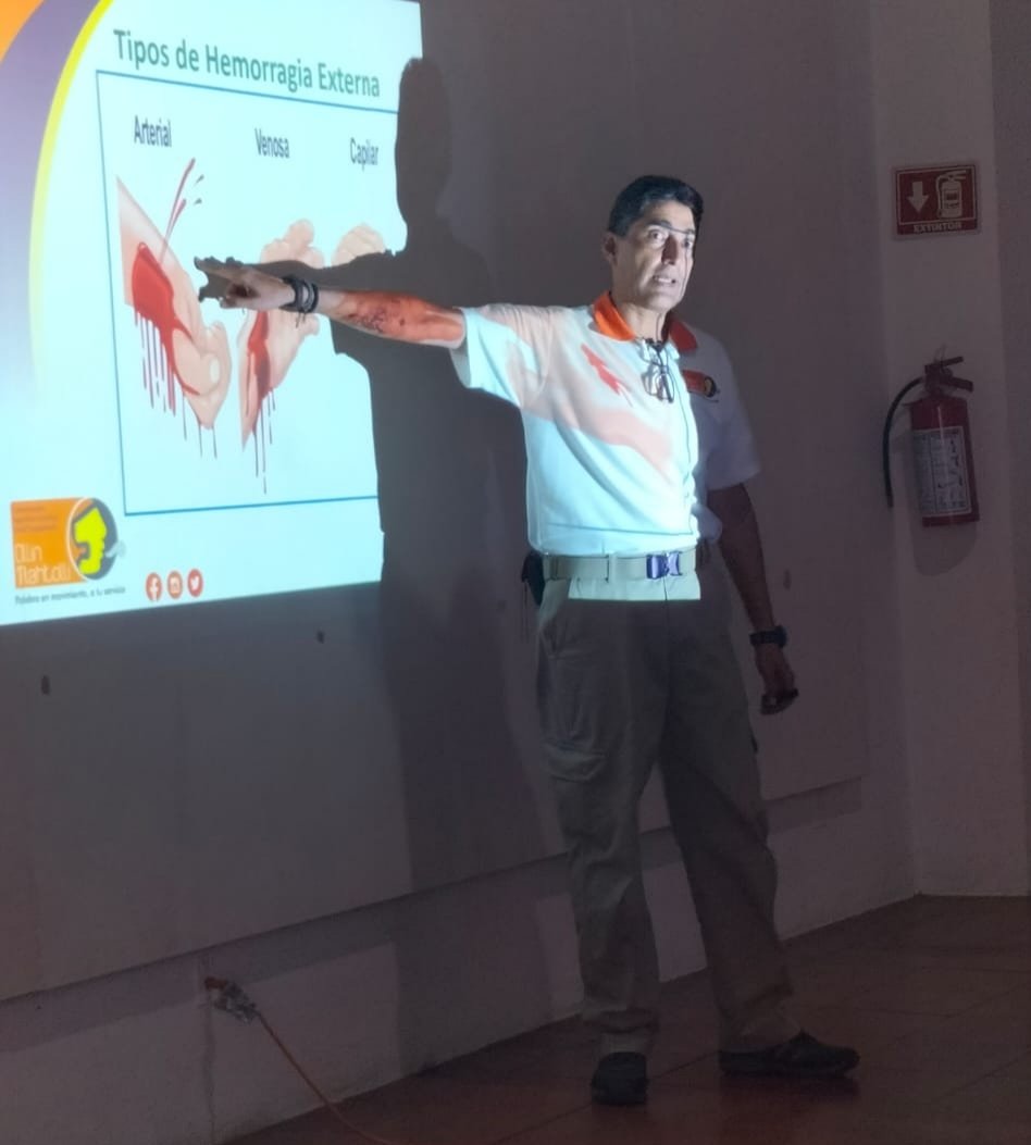 TempoInformativ's tweet photo. ¿CUÁNTO VALE LA VIDA DE UNA PERSONA?

#TempoInformativo.- Invertir en capacitación de #PrimerosAuxilios puede contribuir a salvar vidas, enfatiza un consultor de @OllinTlahtolli...

https://t.co/niMZIQh8OW

#InfoEmergencias #Noticias #Información #CórdobaVer #Veracruz #México https://t.co/4WkYWJvAfs