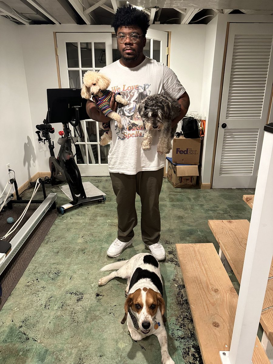 dootsandhoops's tweet photo. my husband is overwhelmed by cool dogs https://t.co/jCfzdEDaoC
