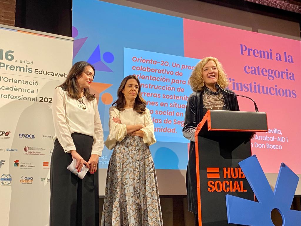 EDUCAWEB's tweet image. "La investigación es sobre todo una función social", ha asegurado @solromerorodri de la @unisevilla al recibir el Premio Educaweb en la categoría Instituciones por el proyecto Orienta-2O junto a @lauraformacion y @EsterMuozMuoz1