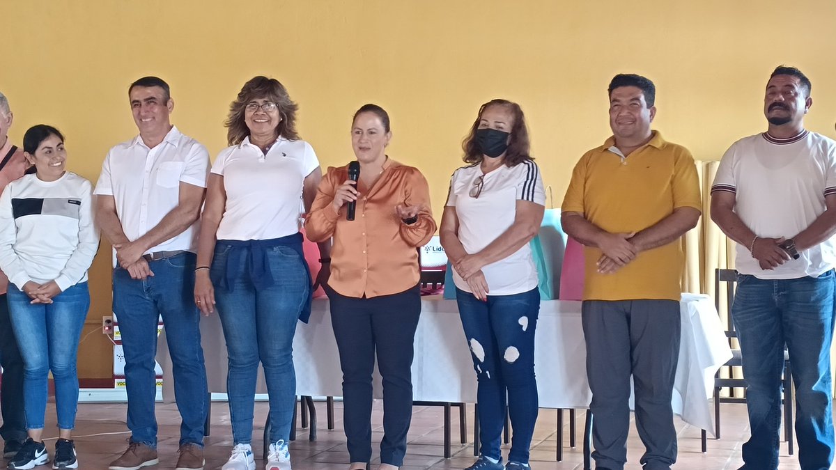 En este momento llevamos a cabo la premiación del Segundo Torneo de Ajedrez, dónde participaron alumnos de diversas instituciones de la zona 07