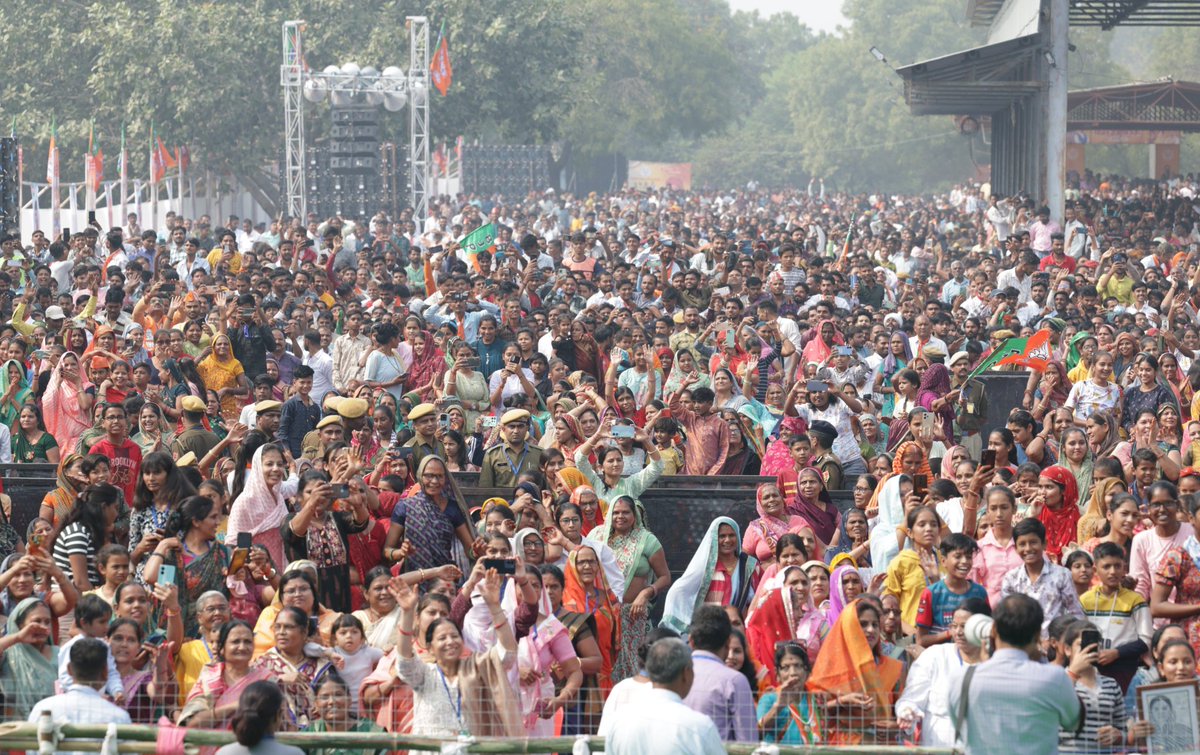 sunilozabjp's tweet image. अपना देश एक मन्दिर है, हम पुजारी हैं, राष्ट्रदेव की पूजा में हमें अपने आपको को समर्पित कर देना चाहिए: श्रद्धेय अटल जी
यह केवल एक वाक्य नही एक सफल जीवन का दर्शन है जिसने इन पंक्तियों को आत्मसात किया ऐसे प्रधानमंत्री श्री @narendramodi जी,आज विश्व का सबल नेतृत्व कर्ता बन राष्ट्र…