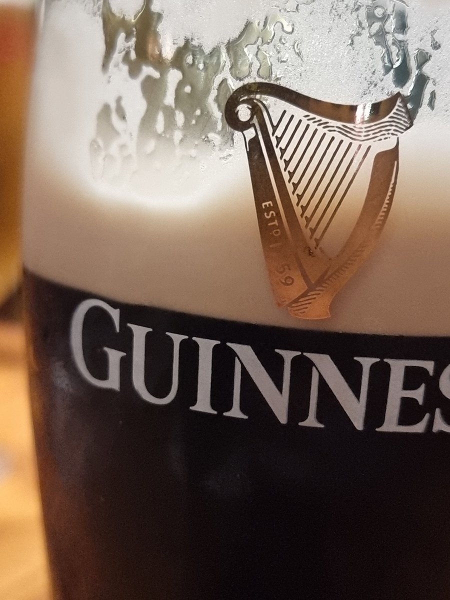 Stueverton's tweet photo. There's the challenge, one gulp, split the harp and the G #guinness #onegulpchallenge #Ireland #Dublin #beer #Irish #thursdayvibes https://t.co/BPC4crFKMi