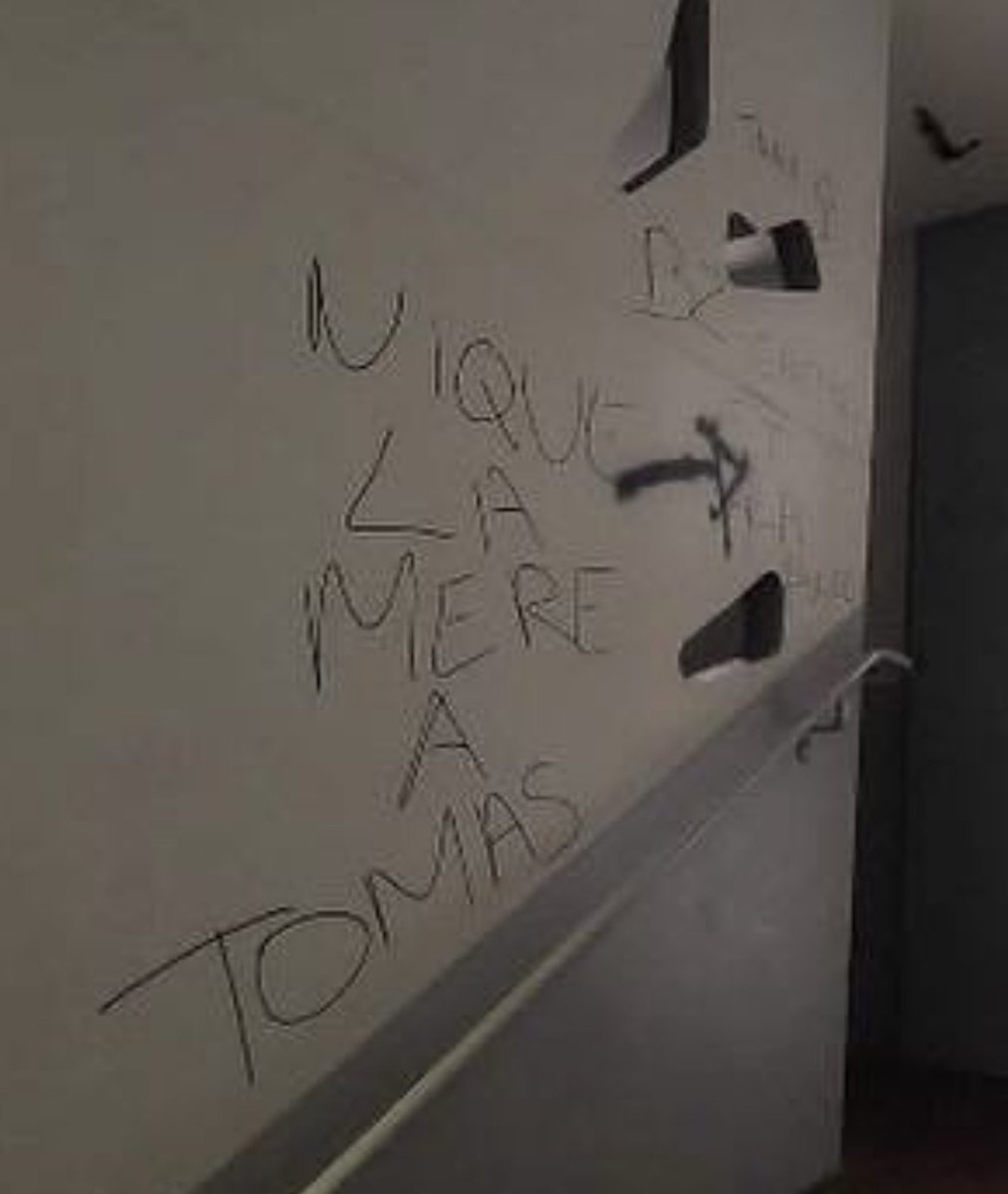Frontieresmedia's tweet photo. 👉 « Nique la mere a Tomas » : quand les habitants de la cité de la Monnaie, à #RomansSurIsère, revendiquent et glorifient la mort du jeune #Thomas à #Crepol. https://t.co/taNomAjb95