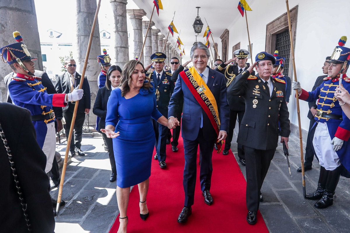 El que nada debe nada teme, por la puerta grande te vas a tu casa y seguro regresarás a seguir luchando con los políticos basura que tenemos enquistados.

Prefiero vivir un calvario día a día que pactar con los más sucio de la política.

#Lasso #CambioDeMando #asamblea #ecuador