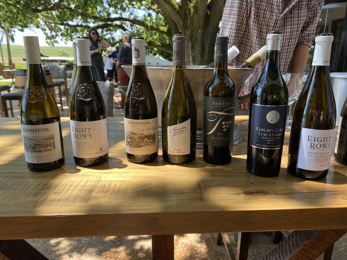 Had the best time at @diemersdalwines today. We did a Sauvignon Blanc tasting - Sauv Blancs from Diemersdal plus a few from France & Austria. It was so fascinating to explore the complexity of Sauv Blanc in this way.

Lunch was a feast of a fish braai, abalone, bread and salads.