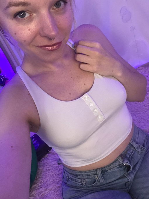 I hear if you search for me on Twitch you'll find something fun 😇 https://t.co/zNsF9gnNgk