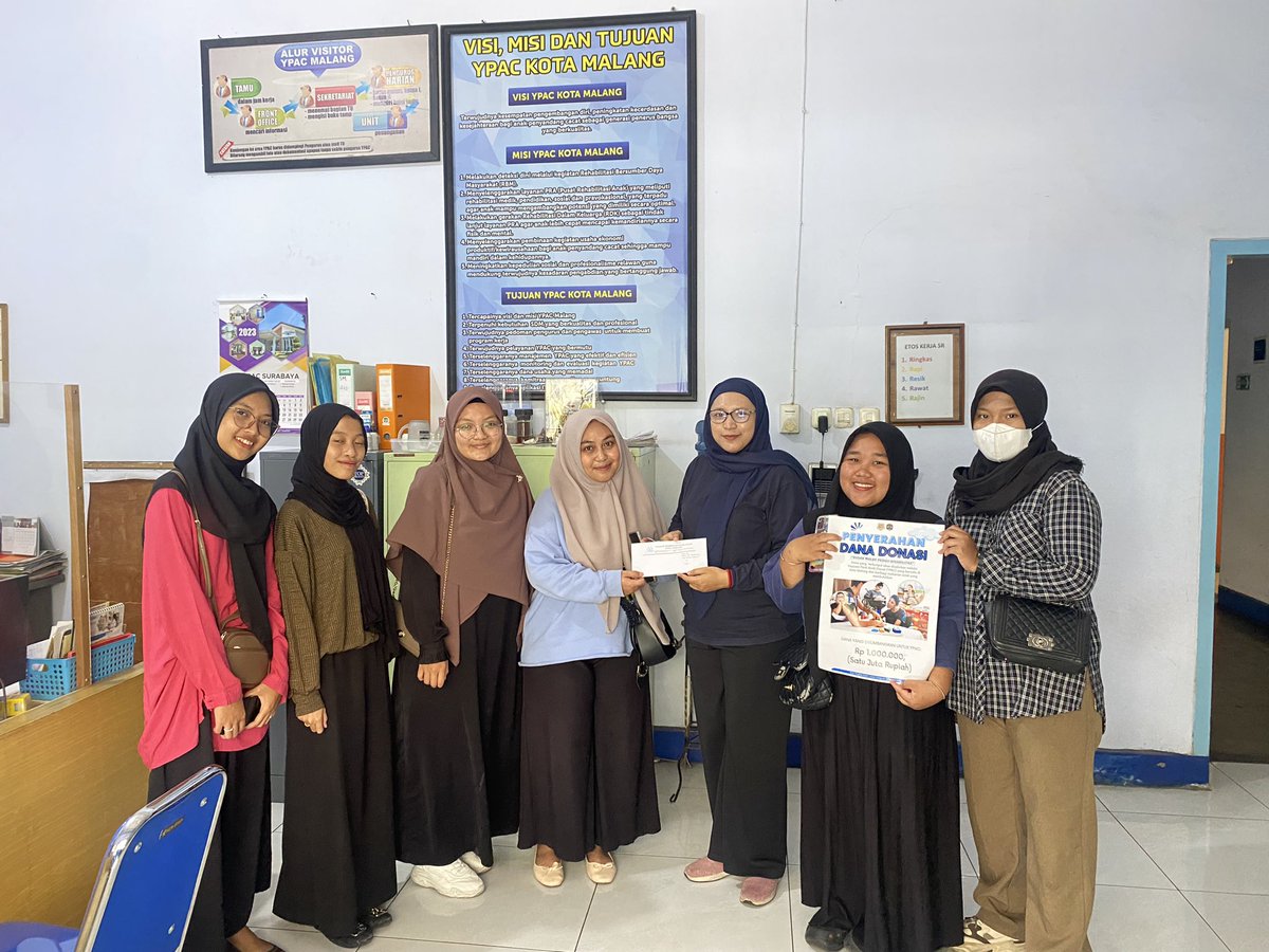 busakmalay's tweet photo. kegiatan Baksos ke YPAC Malang dan berbagi Makanan di beberapa titik di Kota Malang https://t.co/rTPINnfygF