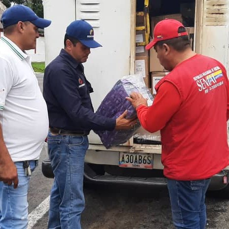 SENIAT_Oficial's tweet photo. El #SENIAT a través de la #AduanaPSanAntonioDelTáchira, conjunto a la #GerenciaDeTributosRegiónLosAndes se encuentran desplegados en el punto de control #LaTendida del estado #Táchira, velando por el cumplimiento de la legislación aduanera y tributaria.
#DiosTeBendigaMaduro https://t.co/a0r5Y8lmoM