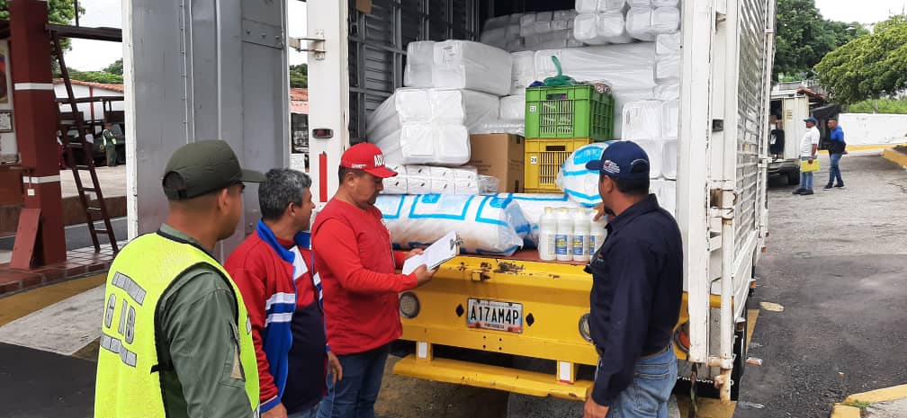 SENIAT_Oficial's tweet photo. El #SENIAT a través de la #AduanaPSanAntonioDelTáchira, conjunto a la #GerenciaDeTributosRegiónLosAndes se encuentran desplegados en el punto de control #LaTendida del estado #Táchira, velando por el cumplimiento de la legislación aduanera y tributaria.
#DiosTeBendigaMaduro https://t.co/a0r5Y8lmoM