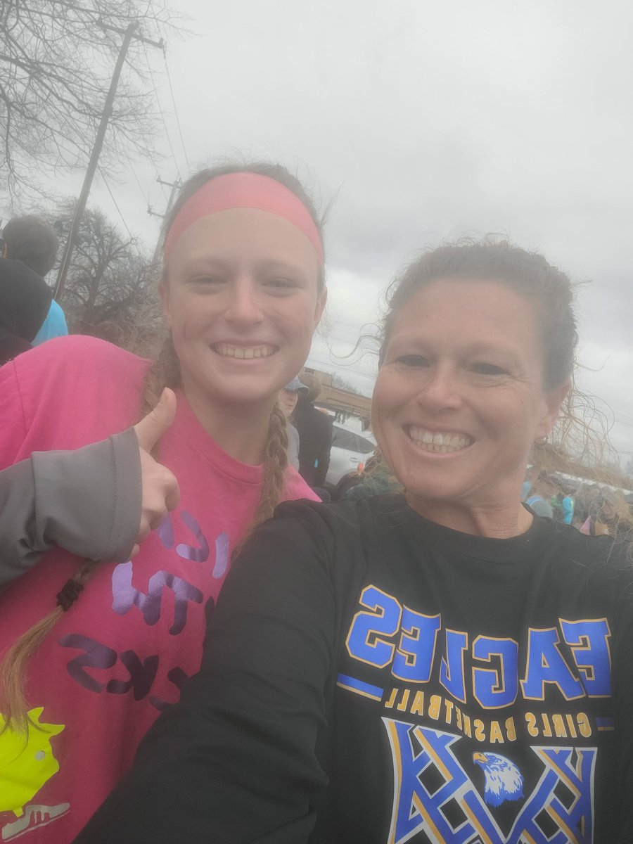 MadyGrindstaff8's tweet photo. Traditions.
9 miles logged this morning with my mom.
Its not easy, but its always worth it.
#RunForTheDiamonds #HappyThanksgiving https://t.co/NqofTcrFra