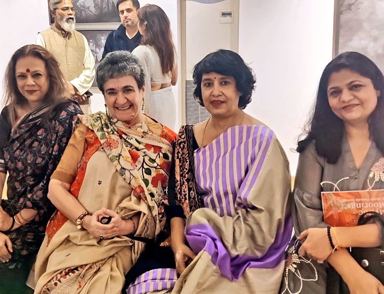 ratan_mrs's tweet photo. Wore my 'jaba phool 'stole as a tribute to #sanjaydas's labour of love' the RED hibiscus trail '@ opening reception last eve @Bikanerhouse15 Adbhut Kalayatra Sanjay & @shampasircar exquisitely curated by d formidable #InaPuri, full house testimony to d couple's awesome talent. https://t.co/0tl01qPvHY