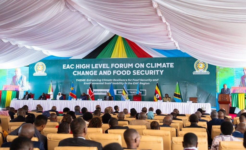 PrimatureRwanda's tweet photo. Today, in Arusha Tanzania, Prime Minister Dr. Ngirente attended the EAC High-Level Forum on Climate Change and Food Security, ahead of the 23rd Ordinary Summit of EAC Heads of State, which is slated for tomorrow. https://t.co/i7ggvmNsB8