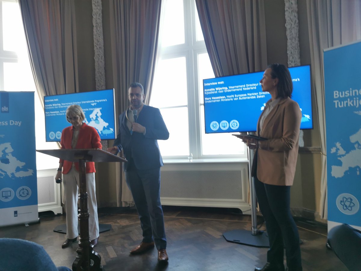 SahinYildirim8's tweet photo. Ik was vandaag aanwezig bij een programma "Business Day Turkije"van RVO.Hier heb ik zeer waardevolle mensen ontmoet&amp;diepgaande gesprek gevoerd. Er was veel belangstelling voor onze digitale
#Onderwijs app #MisterEinstein waarmee we gelijke kansen willen bevorderen.#Digitalisering https://t.co/qcfoipMTAu