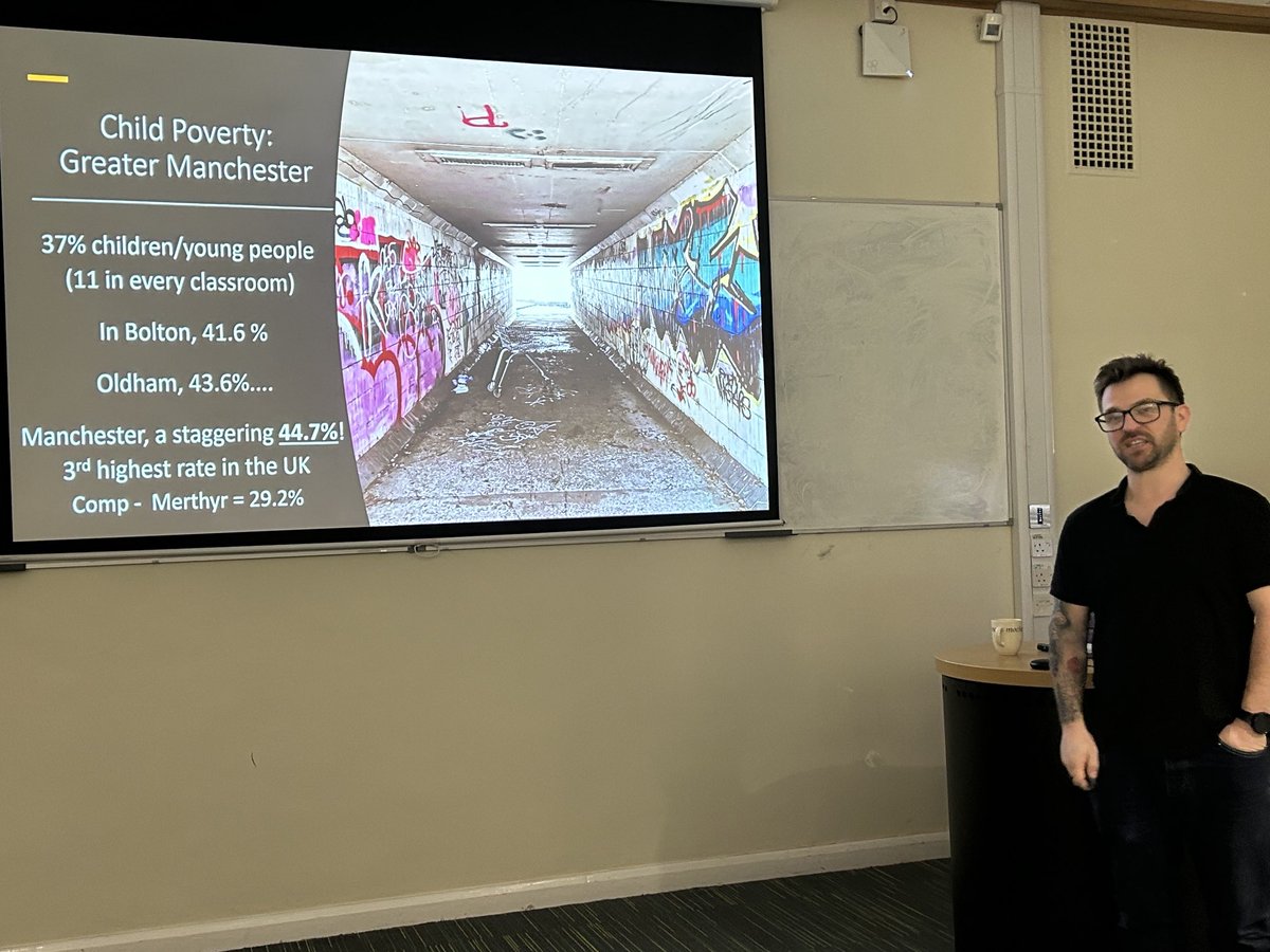 DrEifiona's tweet photo. ⁦@SalfordUni’s Dave Beck focus on⁩ #ChildPoverty and #studentpoverty in this week’s ⁦@GeogSocBangor⁩ academic talk…growing numbers…growing poorer…everywhere! 🫣⁦@BUGeography⁩ ⁦@BangorUni⁩ https://t.co/4Xs2w7aTOn