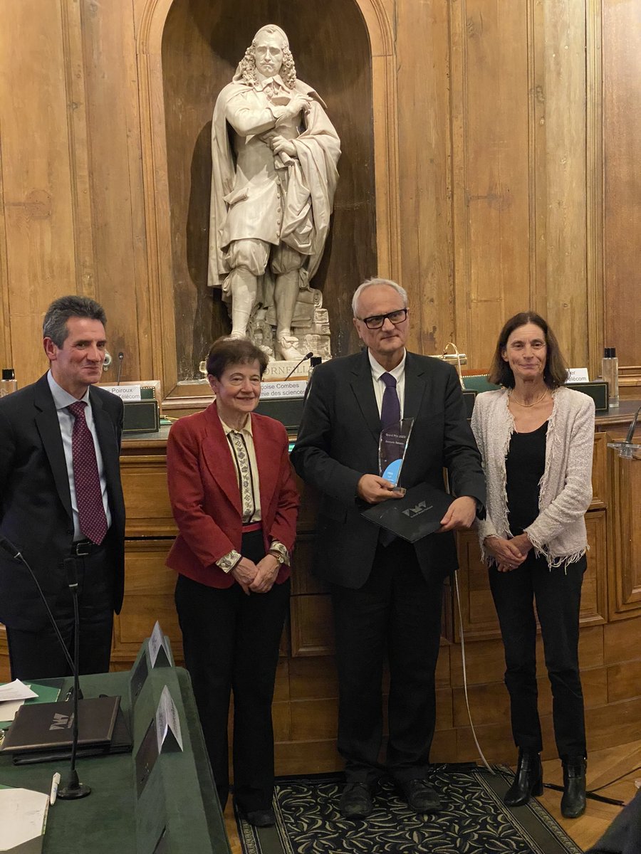 @CNRS @Sorbonne_Univ_ @AcadSciences @FondationMT @BNPParibas @Orange_France @3DSfrance @STREAMWIDE Nos félicitations à Jacques Besson, directeur de recherche @CNRS au Centre des Matériaux @Mines_Paris qui remporte le grand prix IMT-Académie des sciences 🏆👏 #prixAcadsciences #prixIMTAS #prixIMT