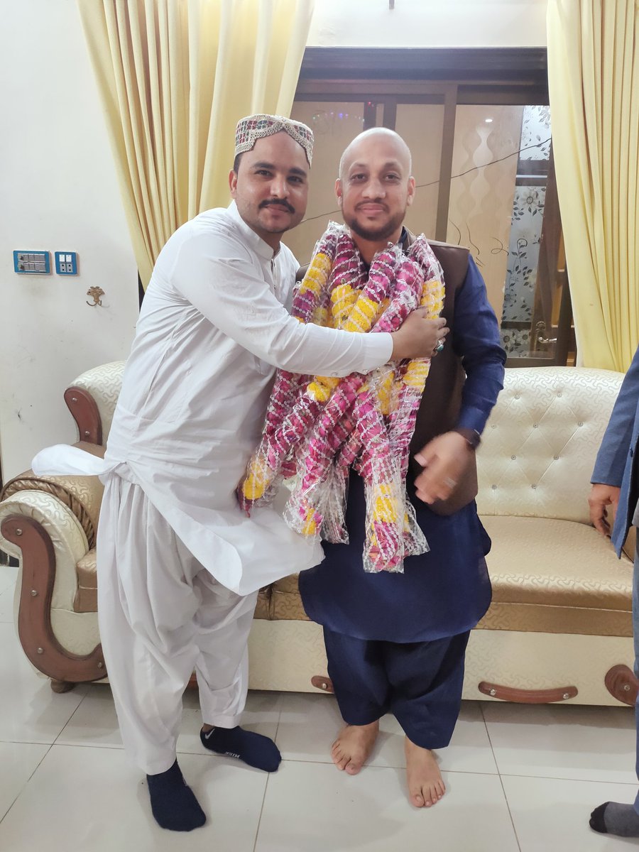 FaizanJan7890's tweet photo. ادا جانی میمن اور اسد مجاہد صاحب کو عمرے کی ادائیگی کی مبارکباد دیتے ہوئے https://t.co/Qq8mVJNgv0
