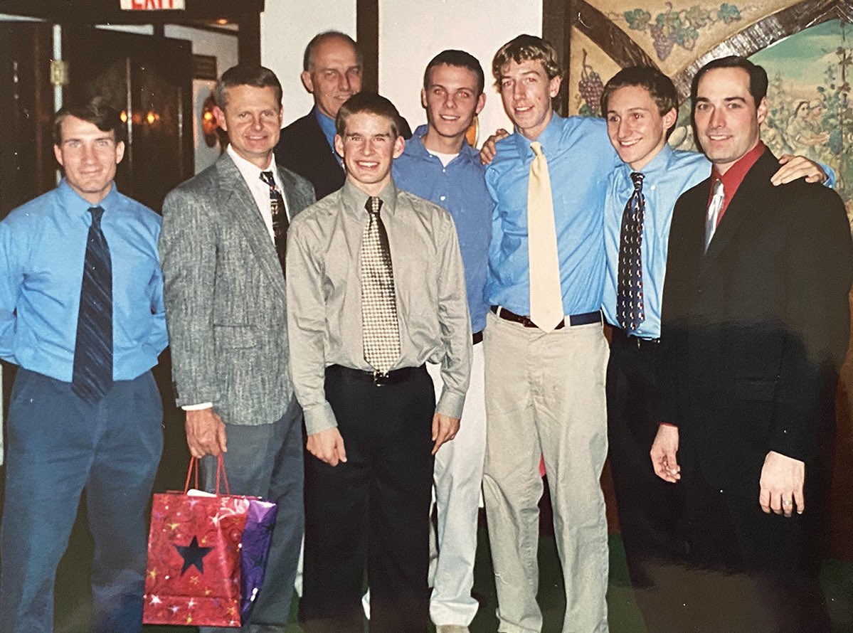 BarringtonXC's tweet photo. Happy thanksgiving to the extended Broncos XC community!

Alumni run 9:30am at the track tomorrow/Friday for anybody in town! Groups will range from “relive-your-glory-days sprint to Buckley” to “walk cuz I’m tapering for…” https://t.co/CzGoipI7FC