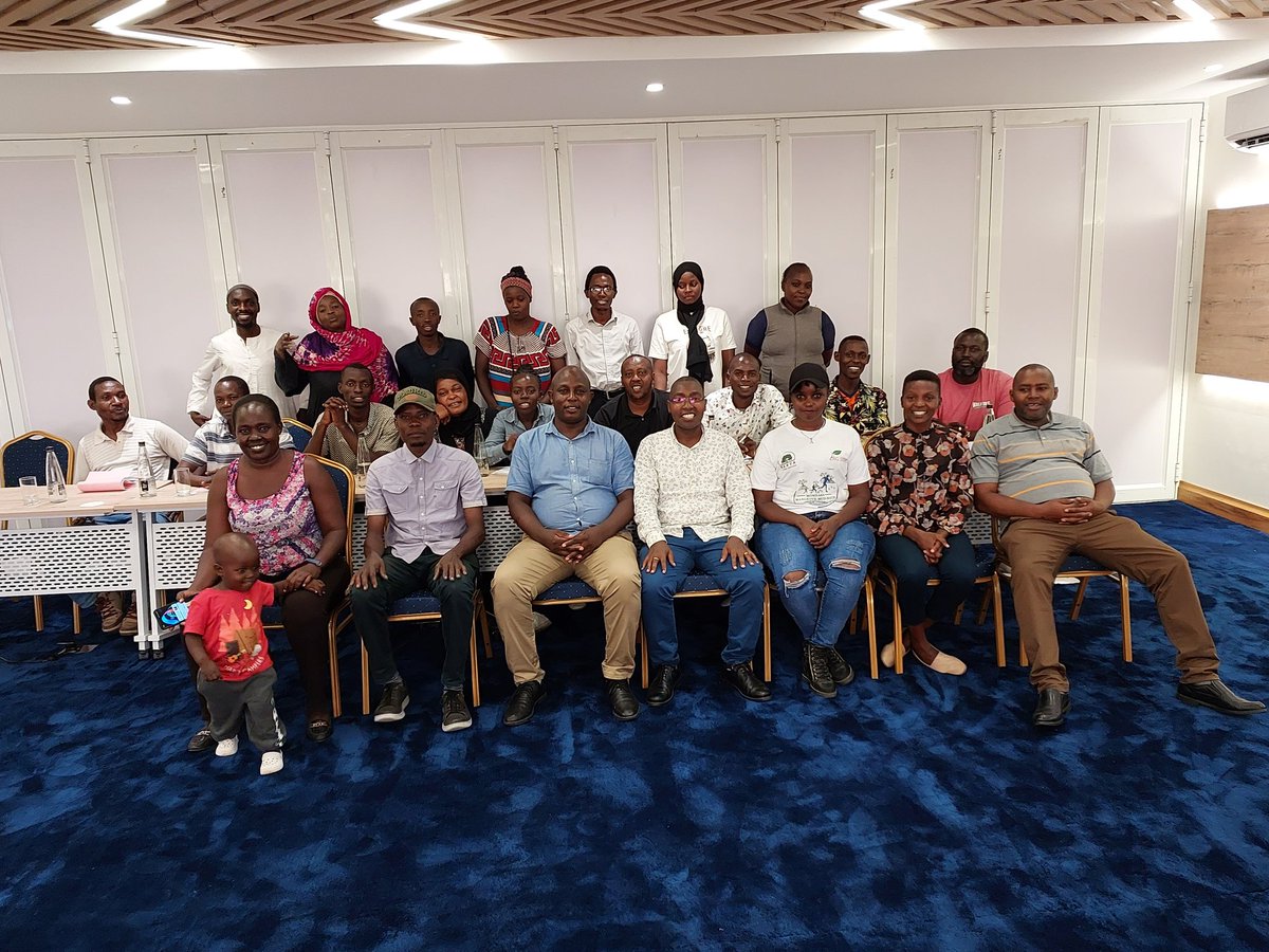 _meetLawrence's tweet photo. Today shared my experience with #beatplasticpollution at Twende Green Ecocycle during a capacity-building session at Premium Inn, uniting waste managers from diverse corners of the city. Hosted by the UComNetSus-Africa project, orchestrated by Kenyatta University. https://t.co/nLl6k7AiVP