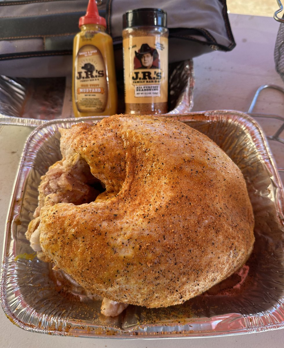 jrsbbqcomfood's tweet photo. Time for a dip in hot peanut oil. #ThanksJR https://t.co/GOjPxzWH0g