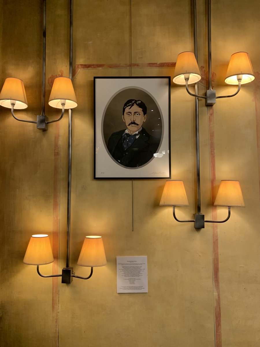 biblioparfum's tweet photo. L’endroit où se sentir bien !!!!
Chez #Bullier , exposition de Stéphane Heuet, , bien connu de tous les fans de #Proust. 
⁦@bastianellijero⁩ ⁦@AmisDeProust⁩ https://t.co/95tmJBXsr3