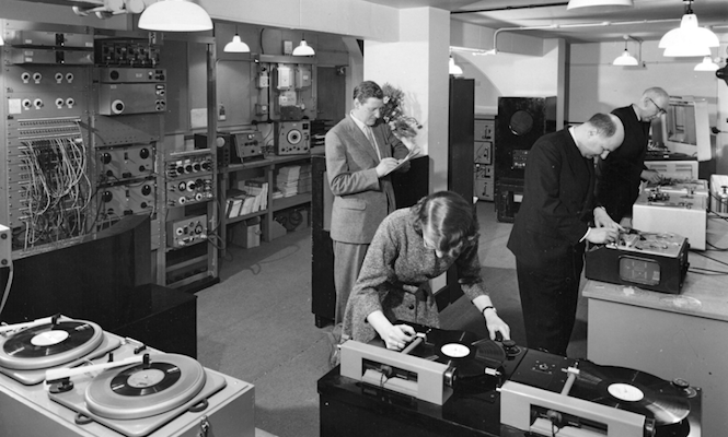 FILTERMexico's tweet photo. La BBC publicó una selección de documentales gratuitos sobre los inventores de la música electrónica con Delia Derbyshire, Wendy Carlos, Suzanne Ciani, Brian Eno, Kraftwerk y su Radiophonic Workshop: https://t.co/ZuChyTlVjC https://t.co/HpFRHt3tgs