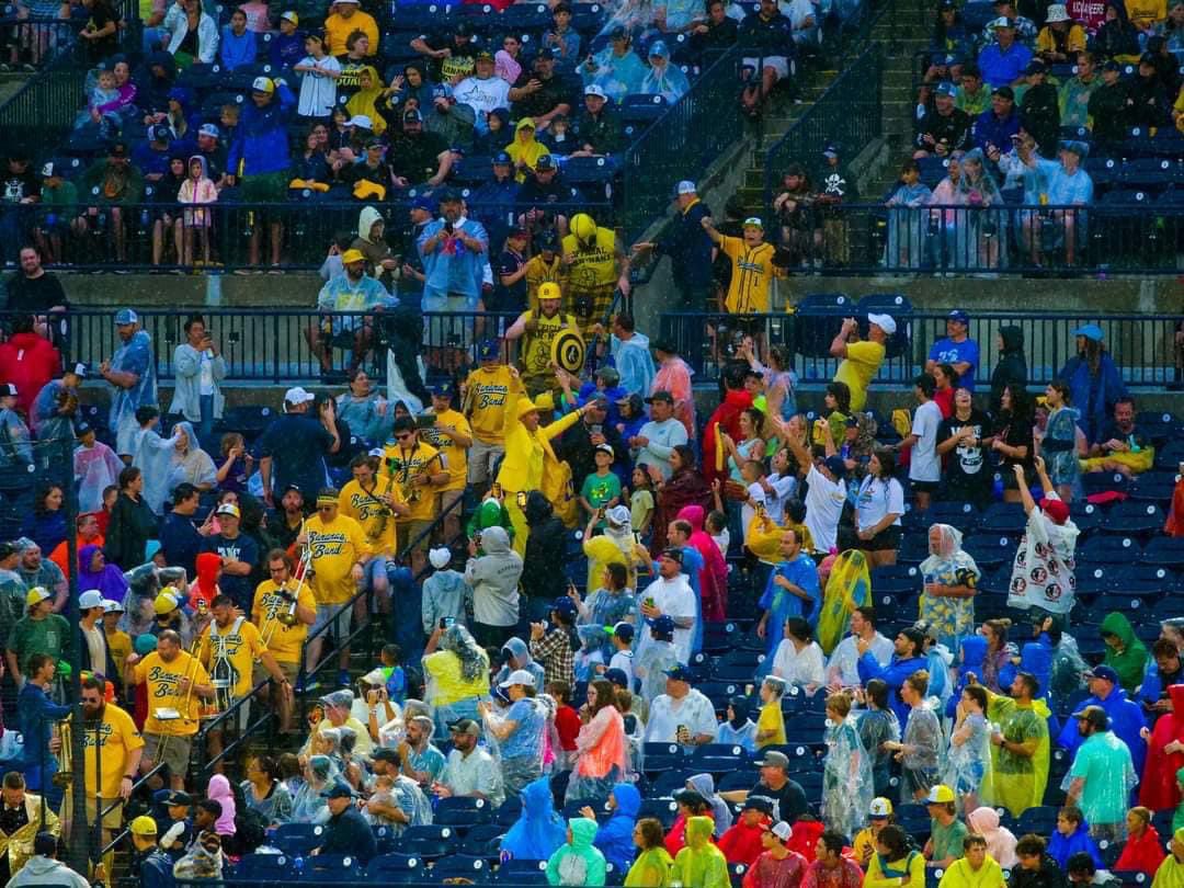 I said it last year, and I’m doubling down on this this year: @TheSavBananas need to be in the @Macys #ThanksgivingDayParade next year. 

@JDOlson2 make the call! @YellowTuxJesse we’d shake it up!

#Thanksgiving #ThanksgivingDay